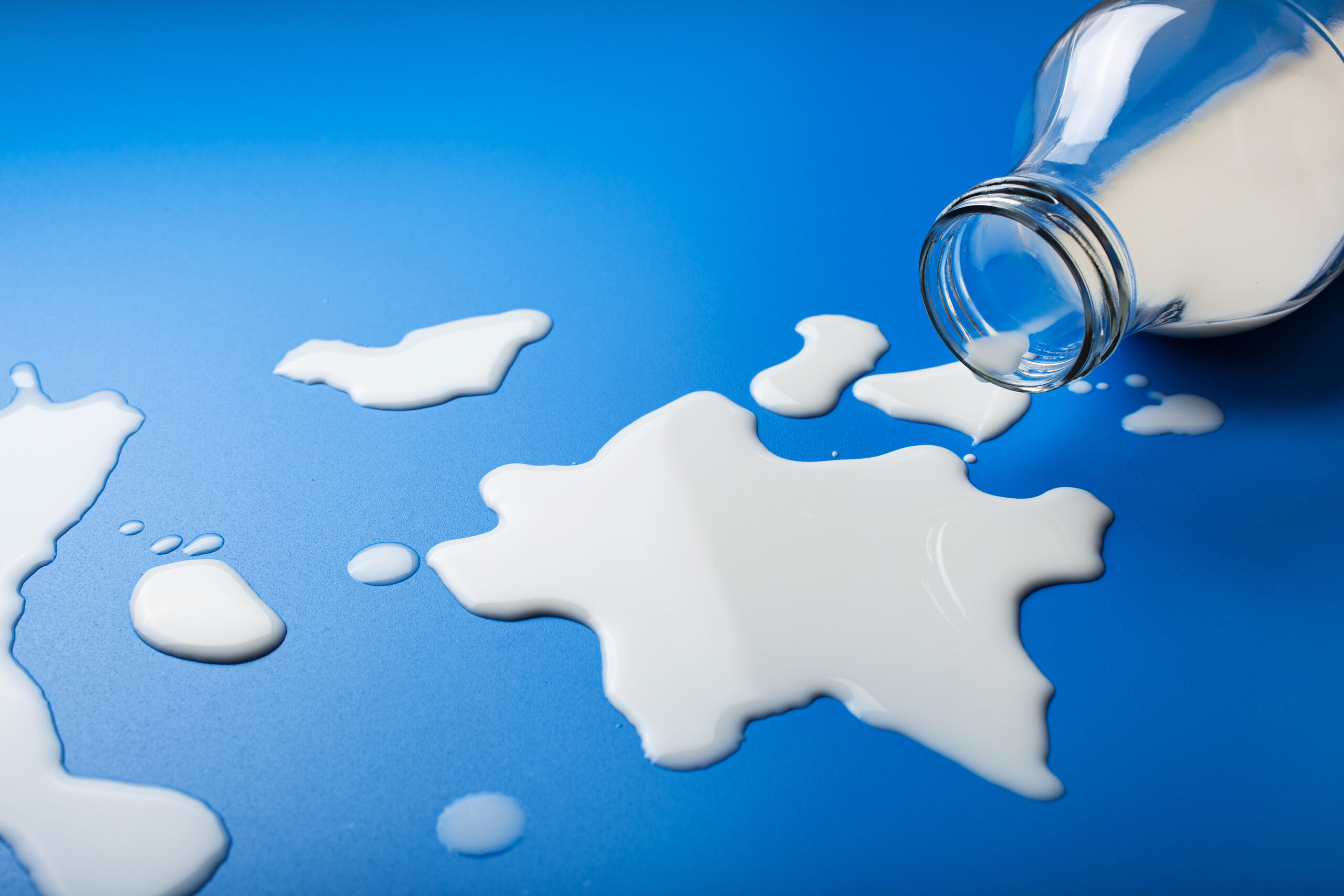 Symbolische Darstellung einer Milchunverträglichkeit zur Diagnostik von Laktoseintoleranz in der Praxis Juvanity Lampertheim